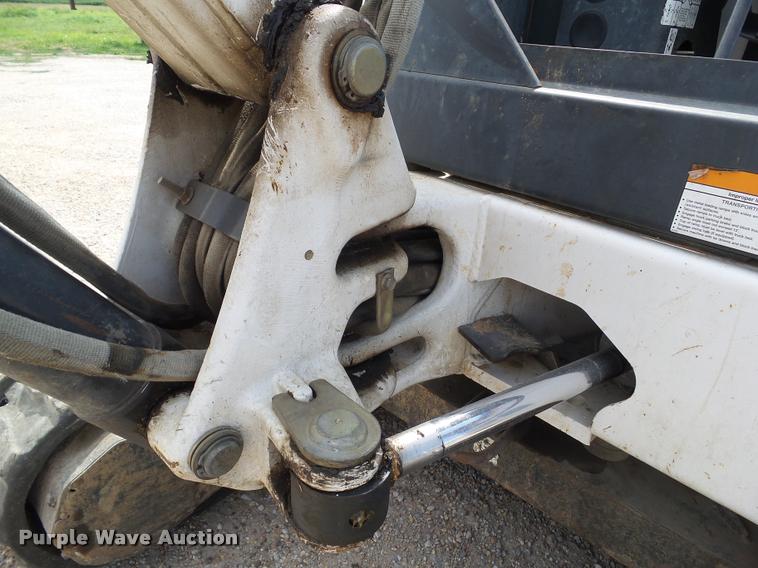 image for item DH9372 2002 Bobcat 334D compact excavator