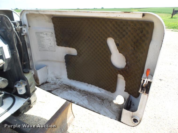 image for item DH9372 2002 Bobcat 334D compact excavator