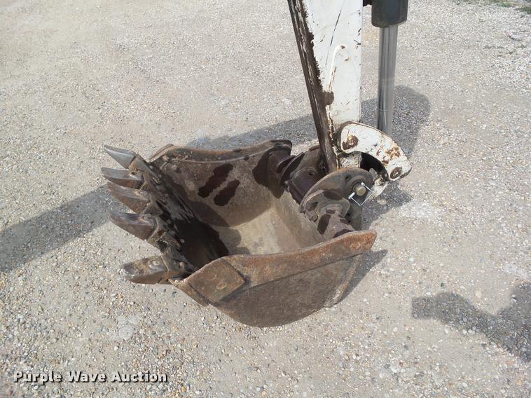 image for item DH9372 2002 Bobcat 334D compact excavator