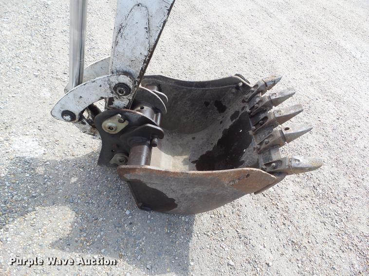 image for item DH9372 2002 Bobcat 334D compact excavator