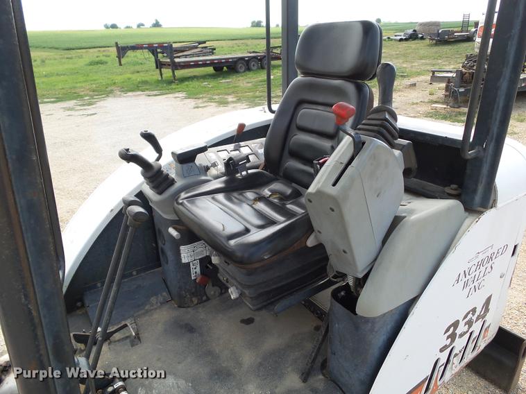 image for item DH9372 2002 Bobcat 334D compact excavator