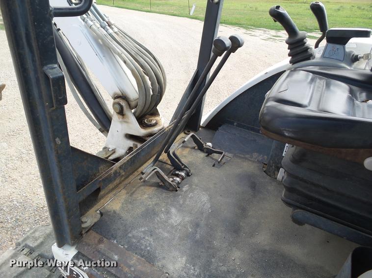 image for item DH9372 2002 Bobcat 334D compact excavator