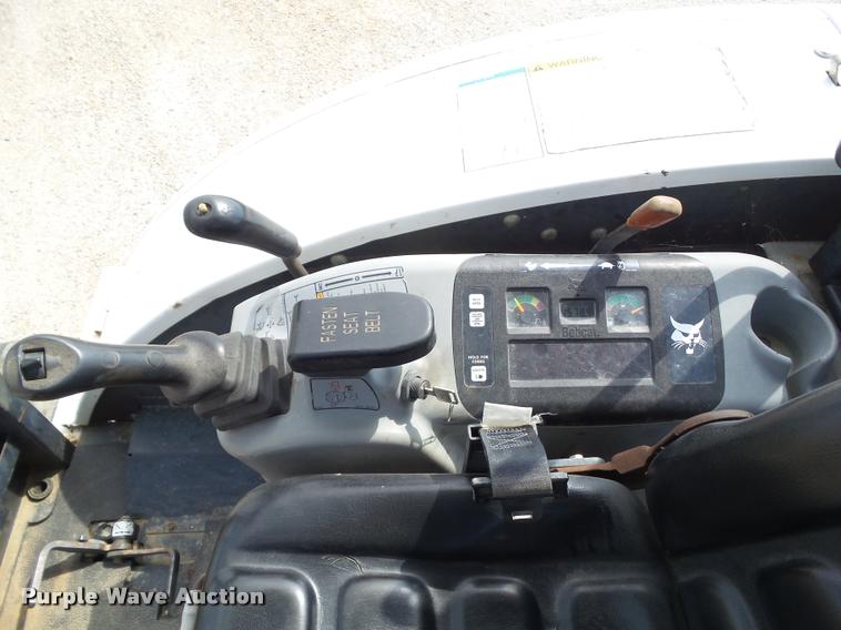 image for item DH9372 2002 Bobcat 334D compact excavator