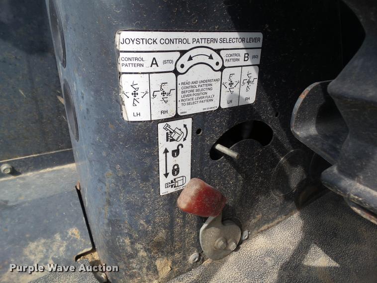 image for item DH9372 2002 Bobcat 334D compact excavator