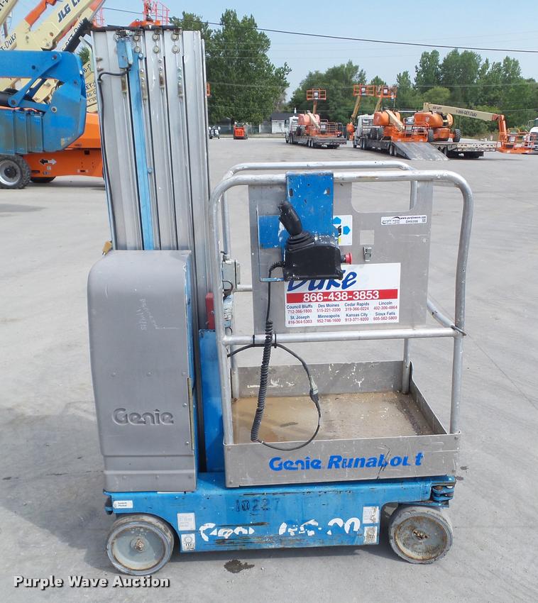 image for item DH9398 2007 Genie GR20 boom lift