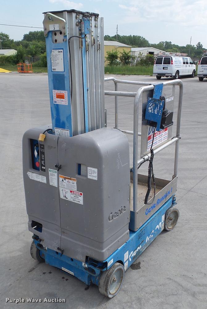 image for item DH9398 2007 Genie GR20 boom lift
