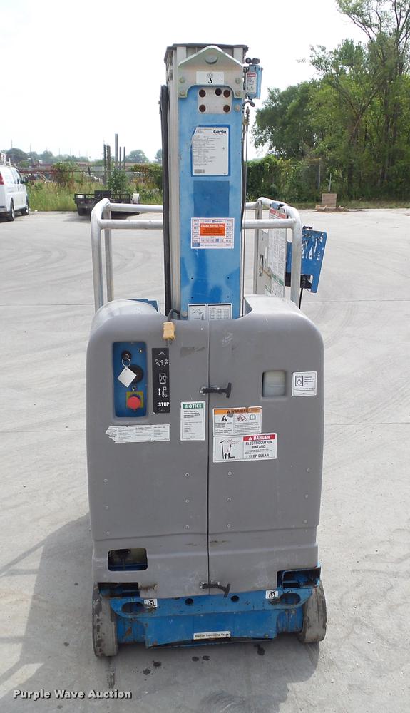 image for item DH9398 2007 Genie GR20 boom lift