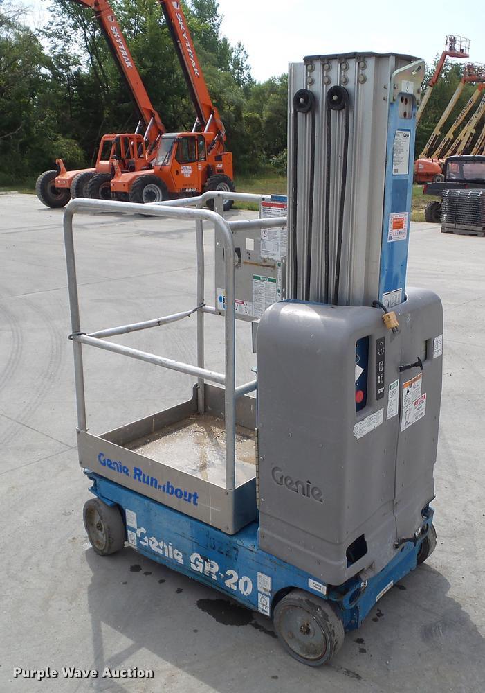 image for item DH9398 2007 Genie GR20 boom lift