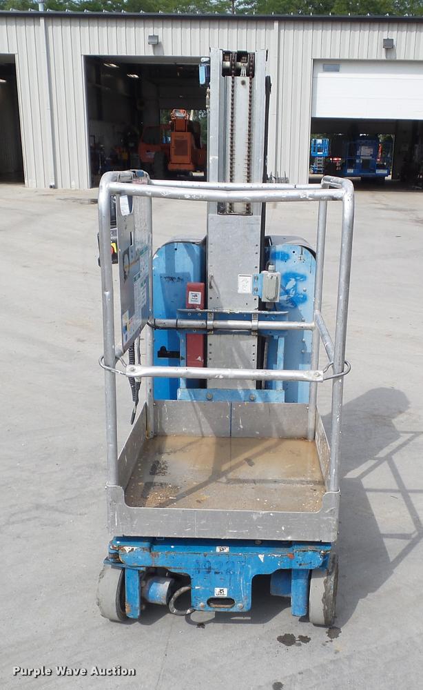 image for item DH9398 2007 Genie GR20 boom lift