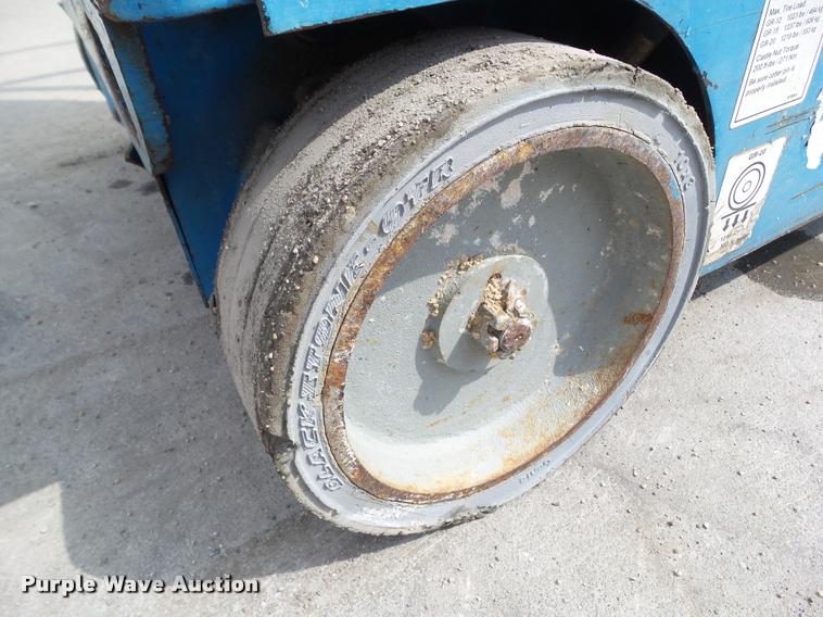 image for item DH9398 2007 Genie GR20 boom lift