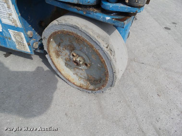 image for item DH9398 2007 Genie GR20 boom lift