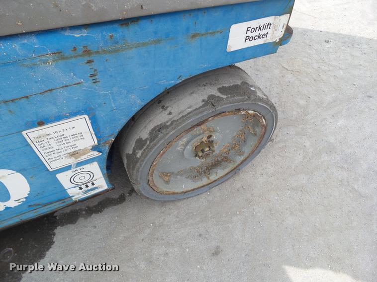 image for item DH9398 2007 Genie GR20 boom lift