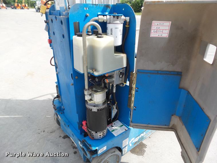 image for item DH9398 2007 Genie GR20 boom lift