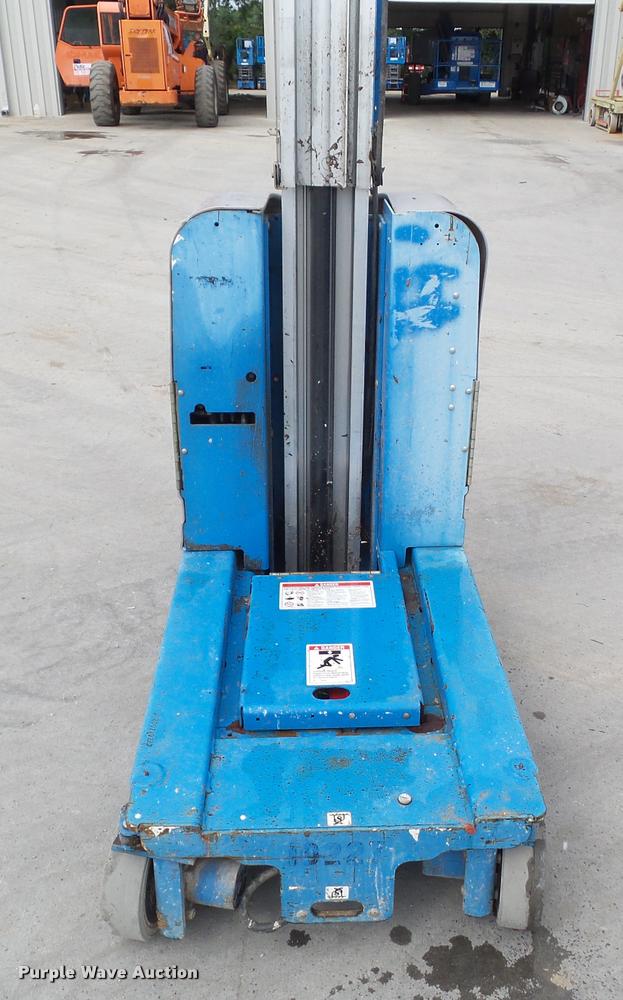 image for item DH9398 2007 Genie GR20 boom lift