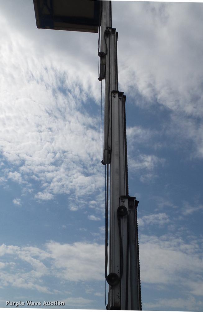 image for item DH9398 2007 Genie GR20 boom lift