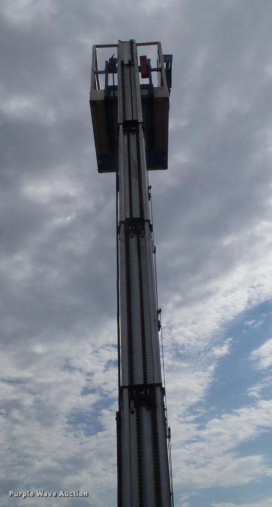 image for item DH9398 2007 Genie GR20 boom lift