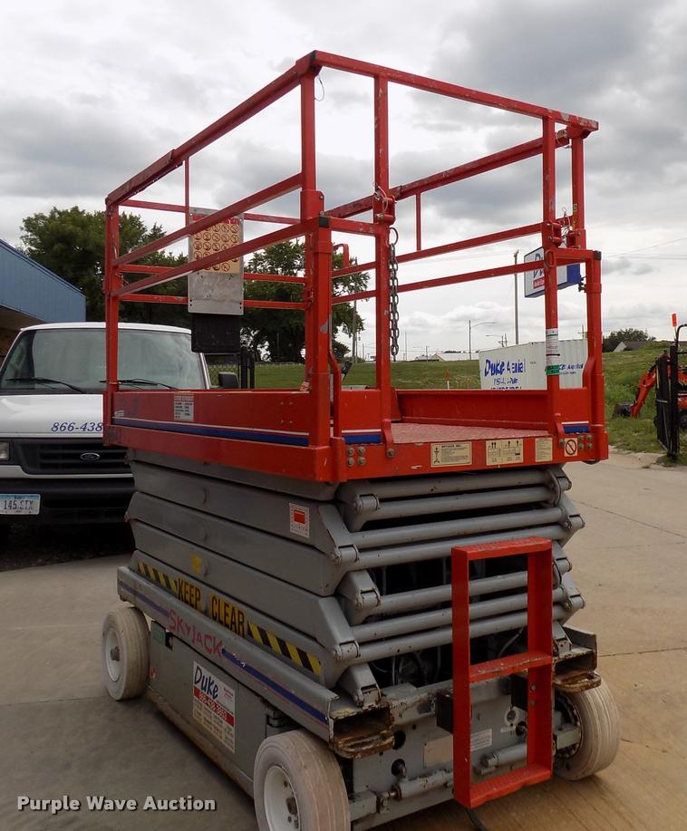 image for item DP9971 1998 Sky Jack 4830 scissor lift