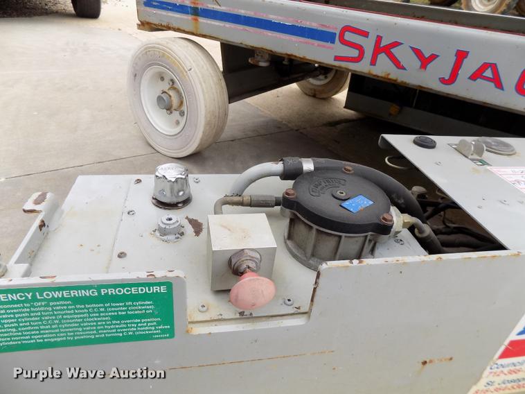 image for item DP9971 1998 Sky Jack 4830 scissor lift