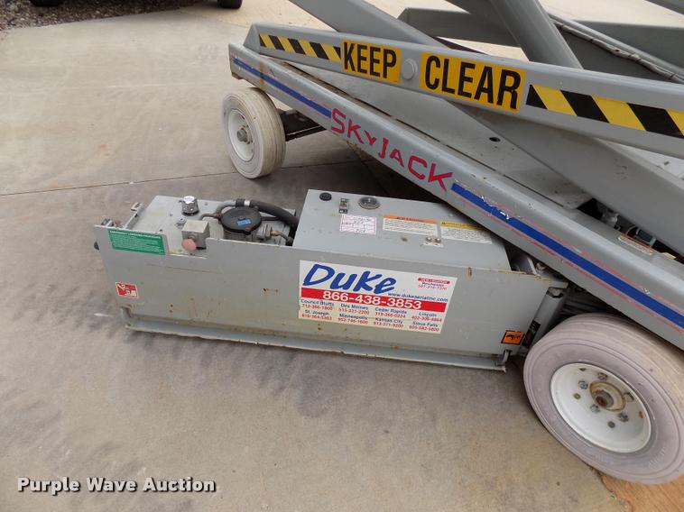 image for item DP9971 1998 Sky Jack 4830 scissor lift