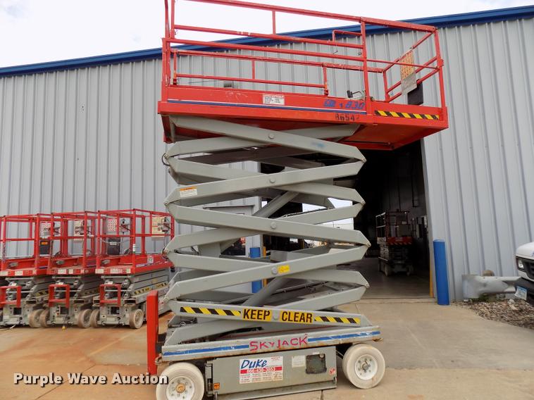 image for item DP9971 1998 Sky Jack 4830 scissor lift