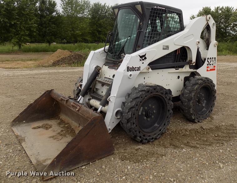 image for item DP9978 2005 Bobcat S250 skid steer