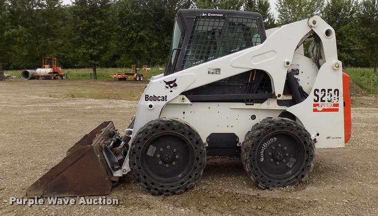 image for item DP9978 2005 Bobcat S250 skid steer