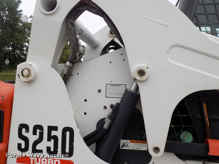 image for item DP9978 2005 Bobcat S250 skid steer