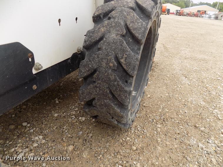 image for item DP9978 2005 Bobcat S250 skid steer