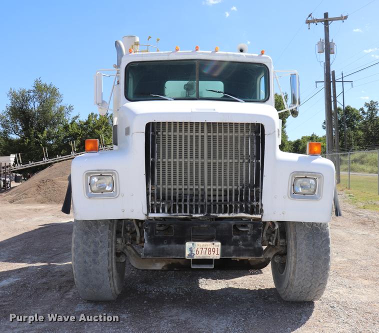 image for item DQ9314 1996 International Paystar 5000 ready mix truck