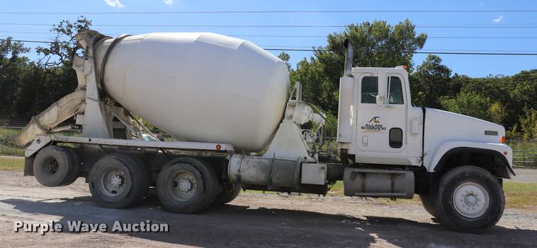 image for item DQ9314 1996 International Paystar 5000 ready mix truck