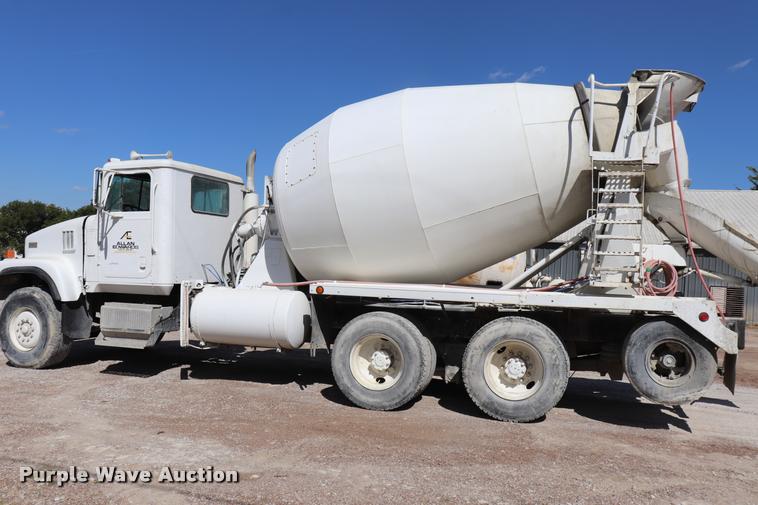 image for item DQ9314 1996 International Paystar 5000 ready mix truck