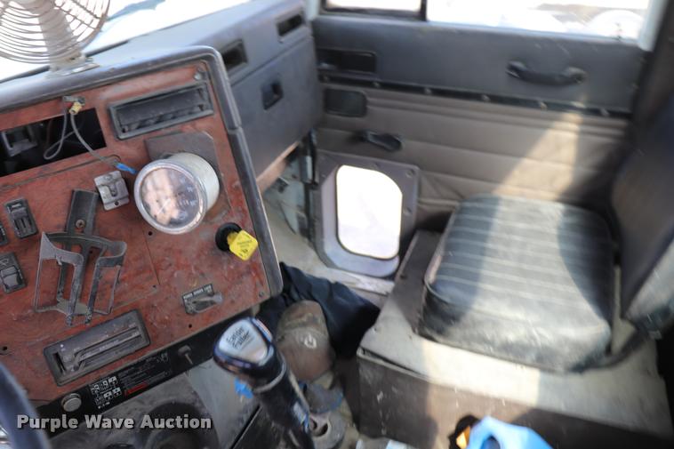 image for item DQ9314 1996 International Paystar 5000 ready mix truck