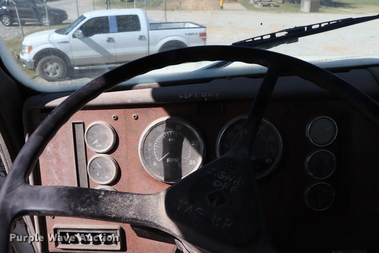 image for item DQ9314 1996 International Paystar 5000 ready mix truck