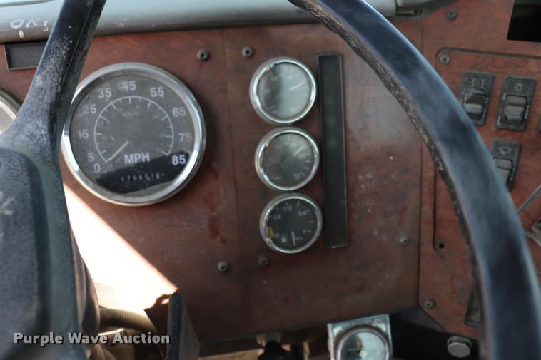 image for item DQ9314 1996 International Paystar 5000 ready mix truck