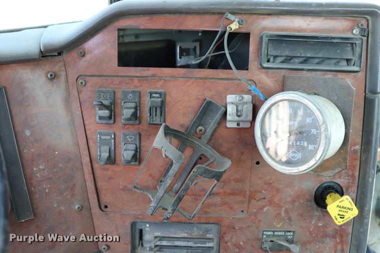 image for item DQ9314 1996 International Paystar 5000 ready mix truck