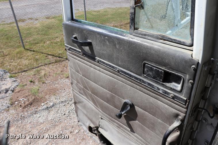 image for item DQ9314 1996 International Paystar 5000 ready mix truck