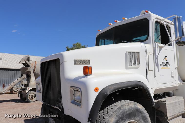 image for item DQ9314 1996 International Paystar 5000 ready mix truck