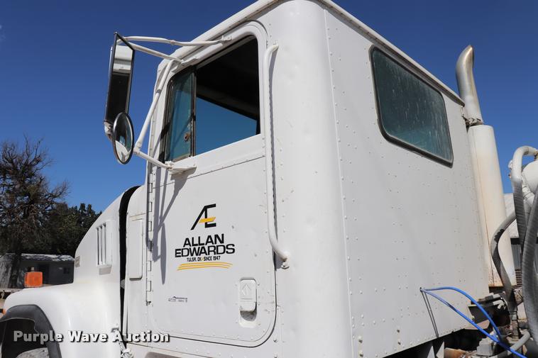 image for item DQ9314 1996 International Paystar 5000 ready mix truck