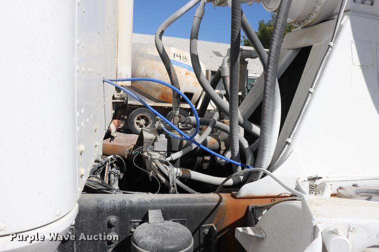 image for item DQ9314 1996 International Paystar 5000 ready mix truck