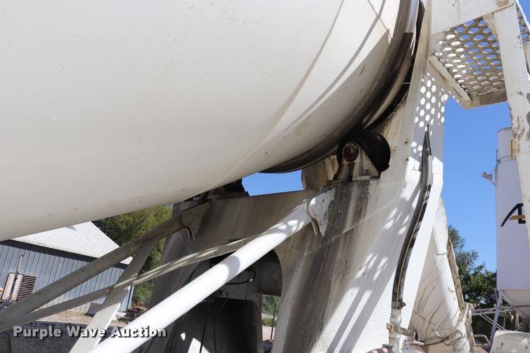 image for item DQ9314 1996 International Paystar 5000 ready mix truck