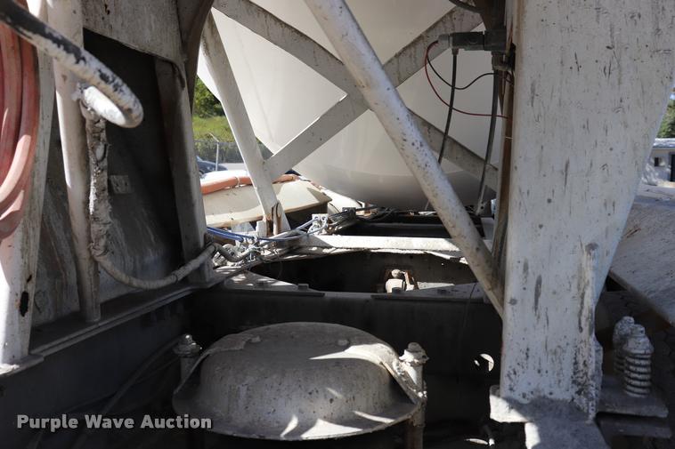 image for item DQ9314 1996 International Paystar 5000 ready mix truck