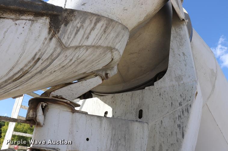 image for item DQ9314 1996 International Paystar 5000 ready mix truck