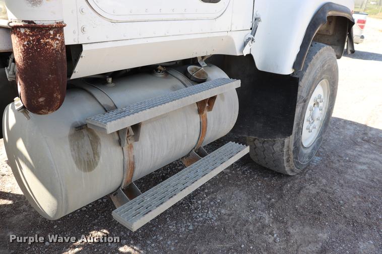 image for item DQ9314 1996 International Paystar 5000 ready mix truck