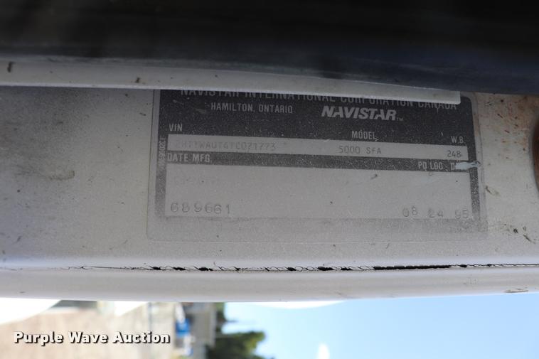 image for item DQ9314 1996 International Paystar 5000 ready mix truck