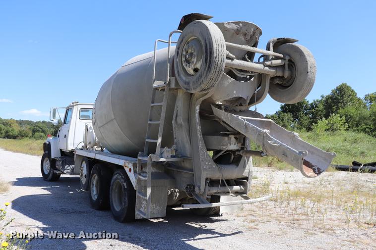 image for item DQ9315 1995 Ford LT8000 ready mix truck