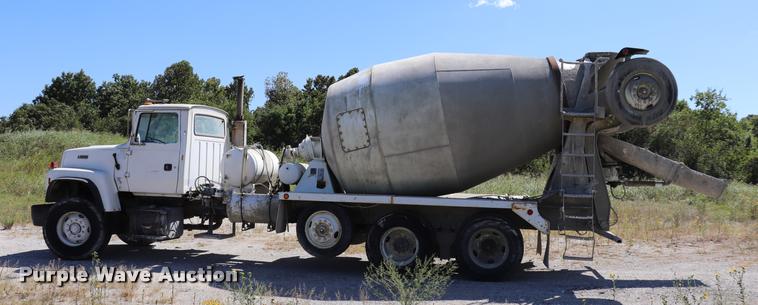 image for item DQ9315 1995 Ford LT8000 ready mix truck
