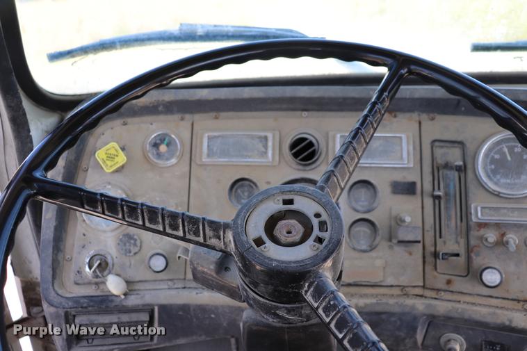 image for item DQ9315 1995 Ford LT8000 ready mix truck