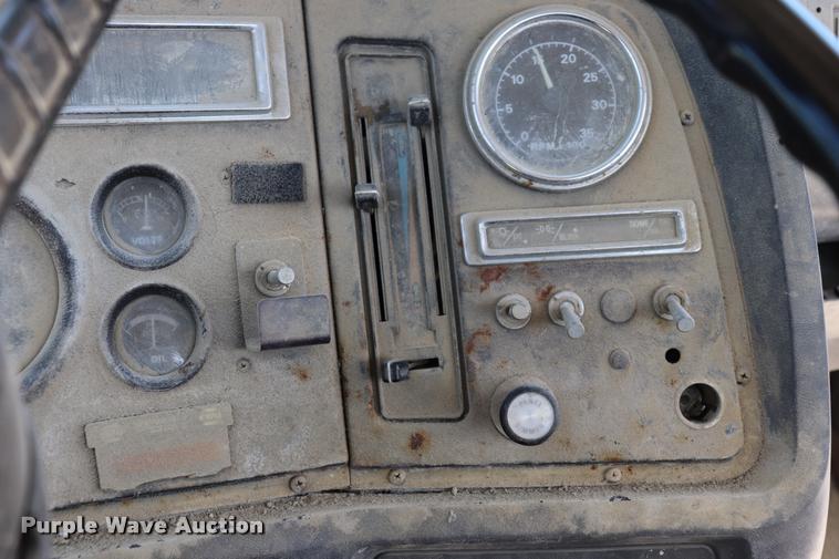 image for item DQ9315 1995 Ford LT8000 ready mix truck