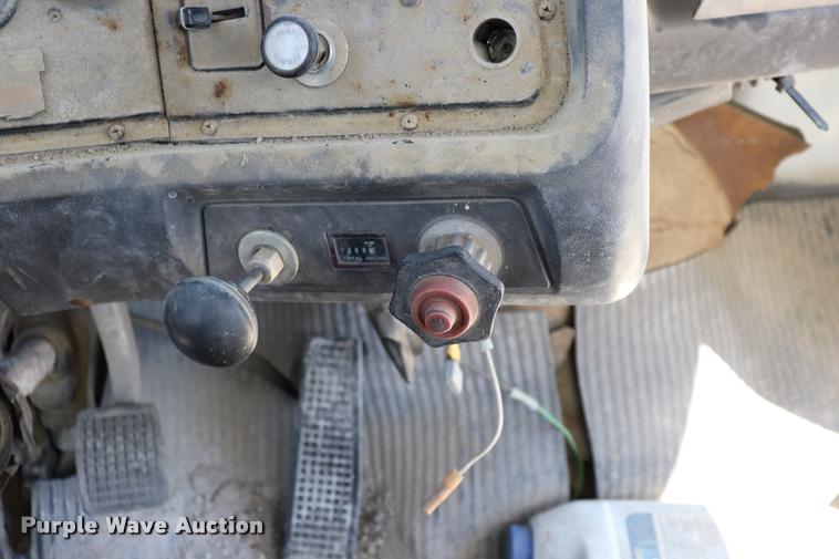 image for item DQ9315 1995 Ford LT8000 ready mix truck