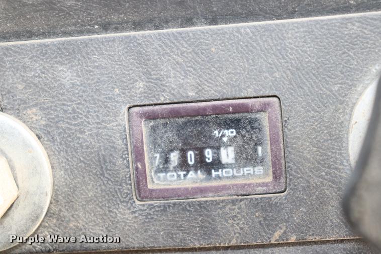 image for item DQ9315 1995 Ford LT8000 ready mix truck